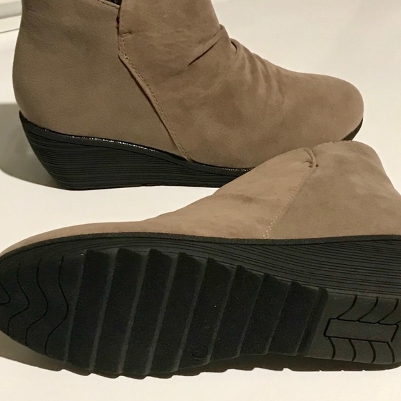 Taupe Ankle Boot, Faux Suede, Sz 7.5 - NEW - Picture 3 of 5